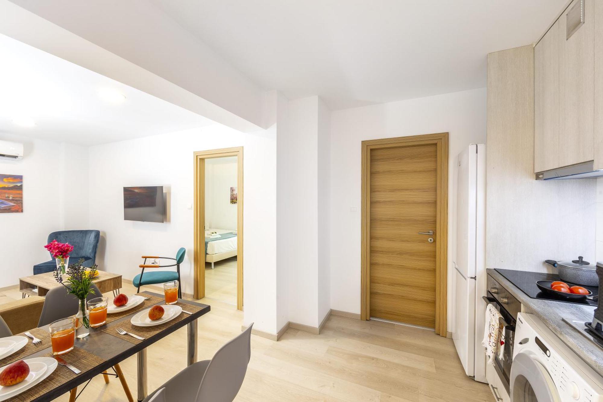 C-Premium Apts 100M From Beach And City Centre Ларнака Екстериор снимка