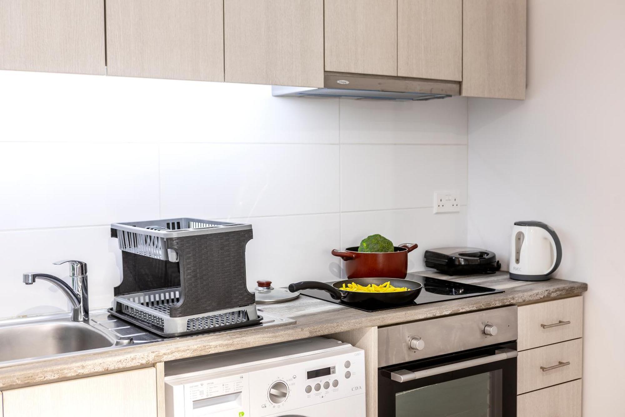 C-Premium Apts 100M From Beach And City Centre Ларнака Екстериор снимка