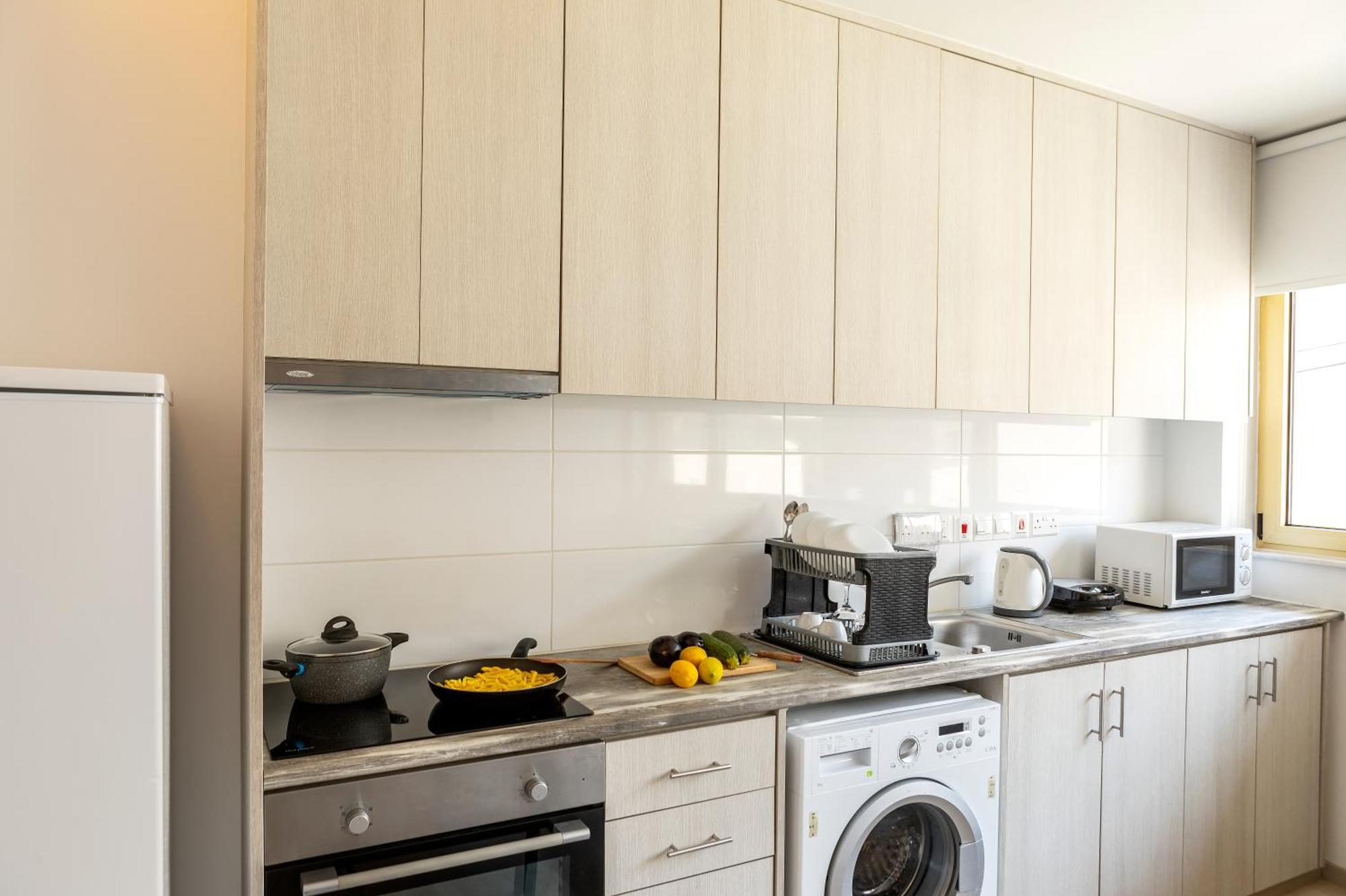 C-Premium Apts 100M From Beach And City Centre Ларнака Екстериор снимка
