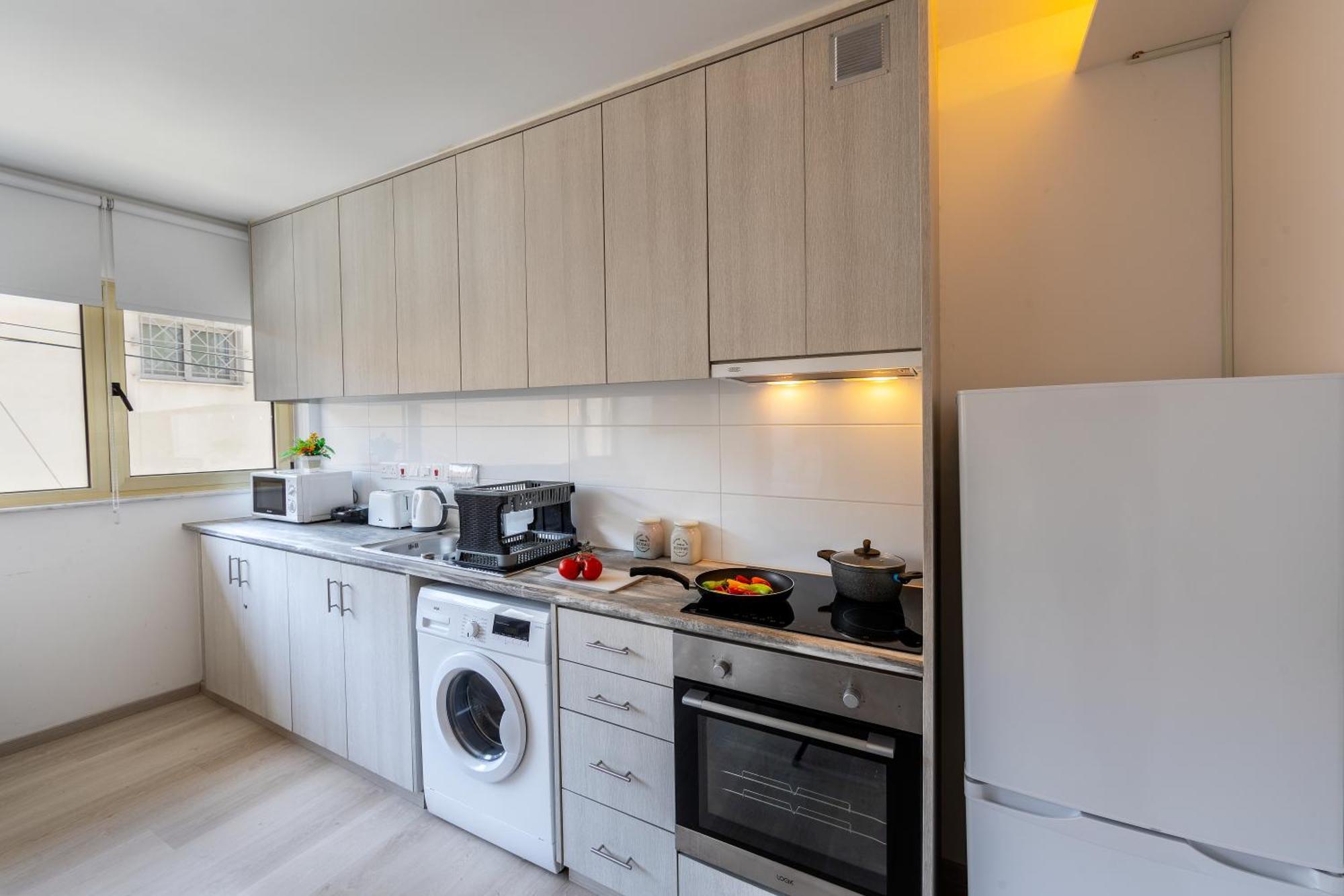 C-Premium Apts 100M From Beach And City Centre Ларнака Екстериор снимка