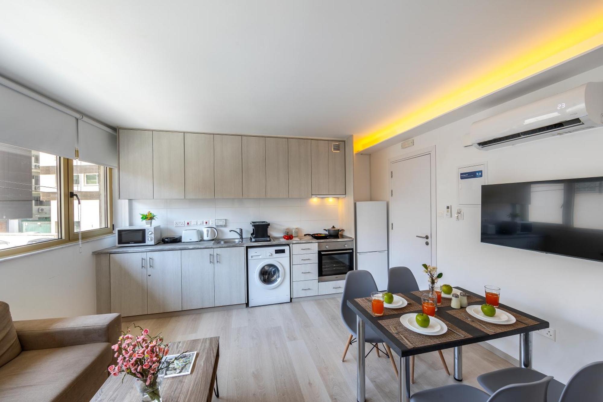 C-Premium Apts 100M From Beach And City Centre Ларнака Екстериор снимка