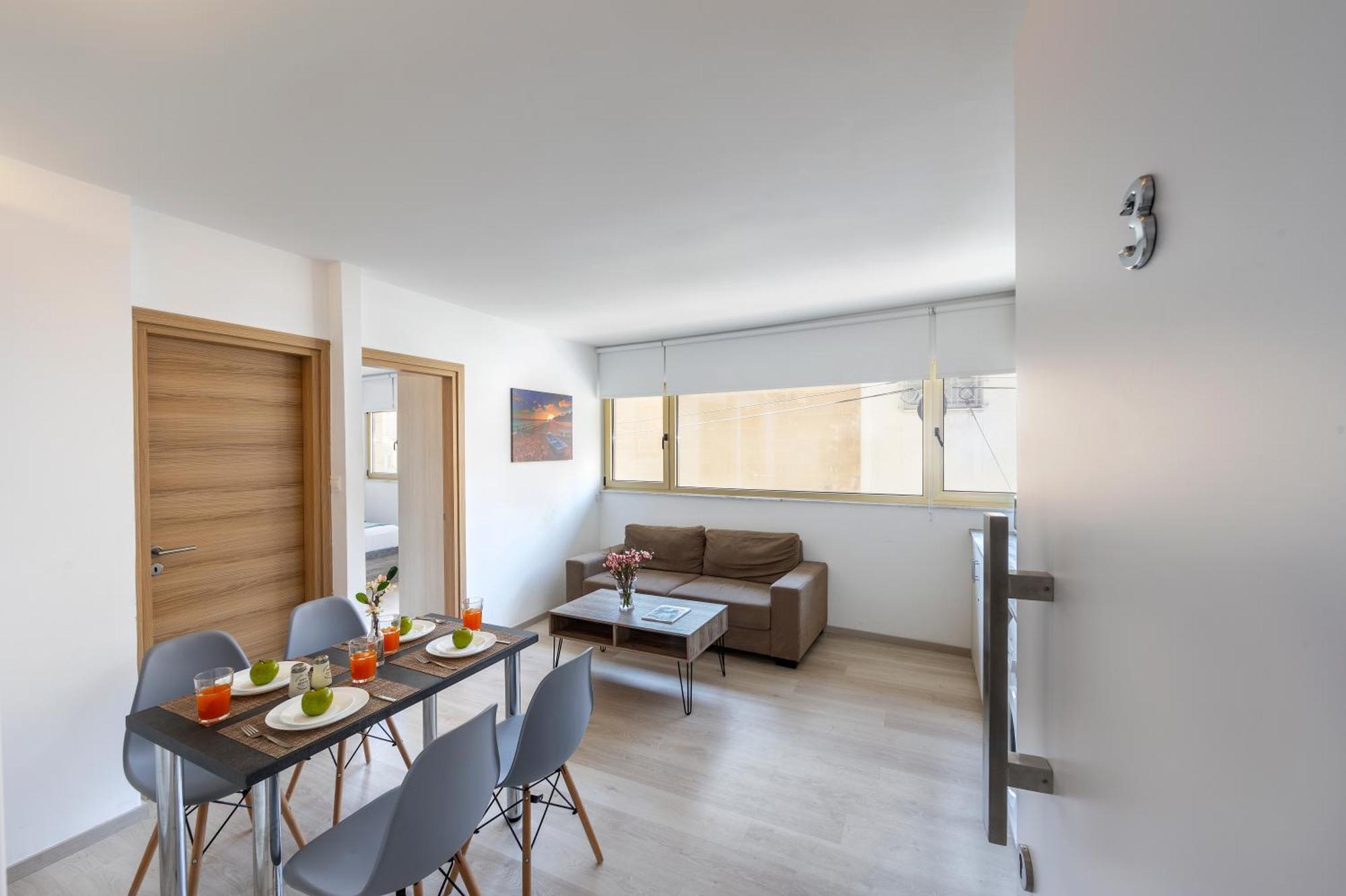C-Premium Apts 100M From Beach And City Centre Ларнака Екстериор снимка