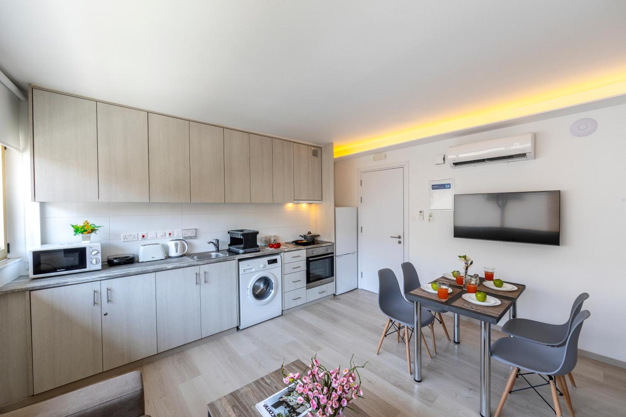 C-Premium Apts 100M From Beach And City Centre Ларнака Екстериор снимка